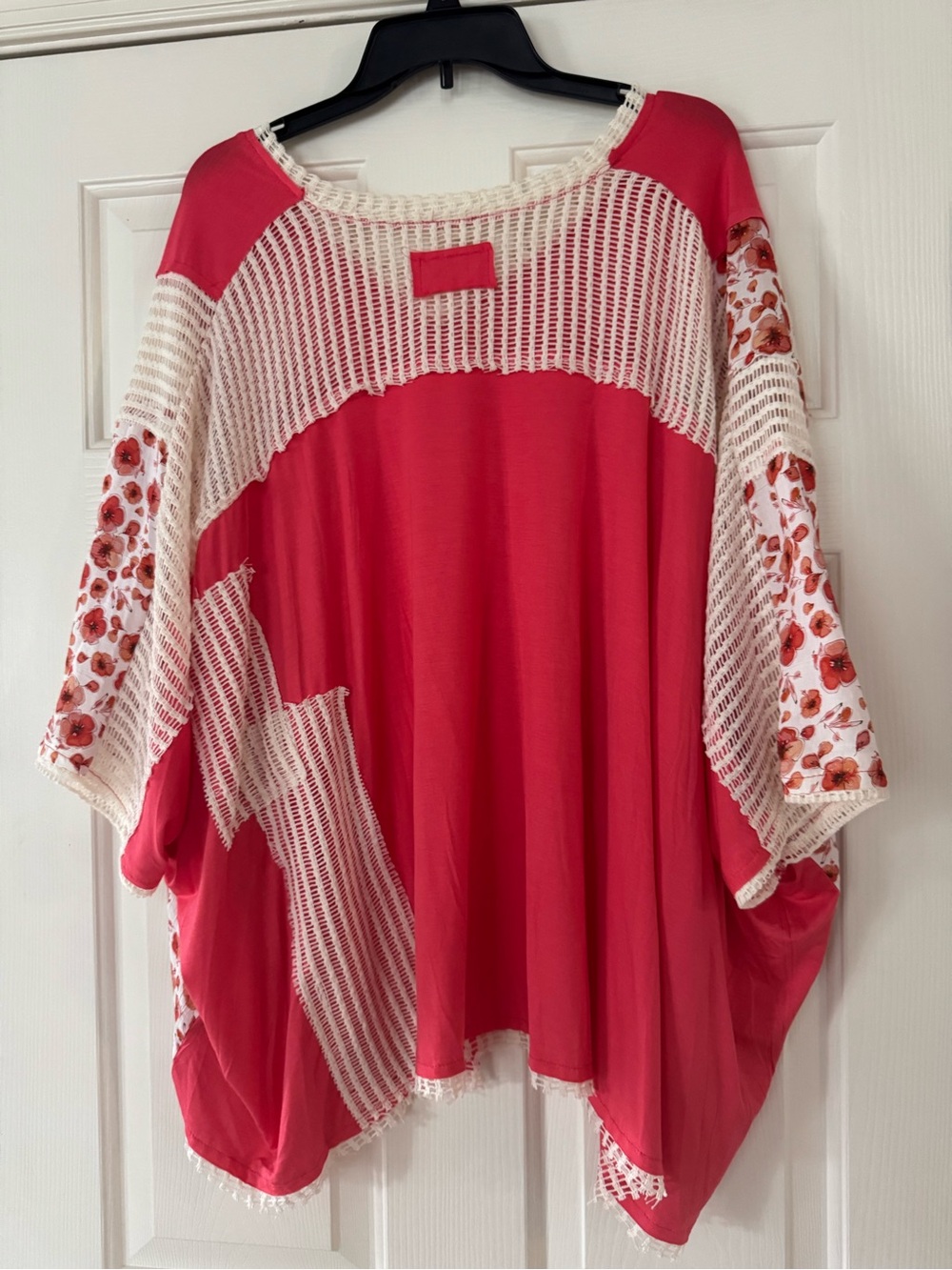 POL Coral-Pink Floral V-Neck Tunic with Crochet Trim NWOT - Picture 3 of 3